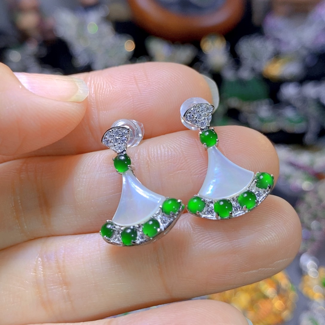 翡翠颈饰银S925镶嵌天然翡翠