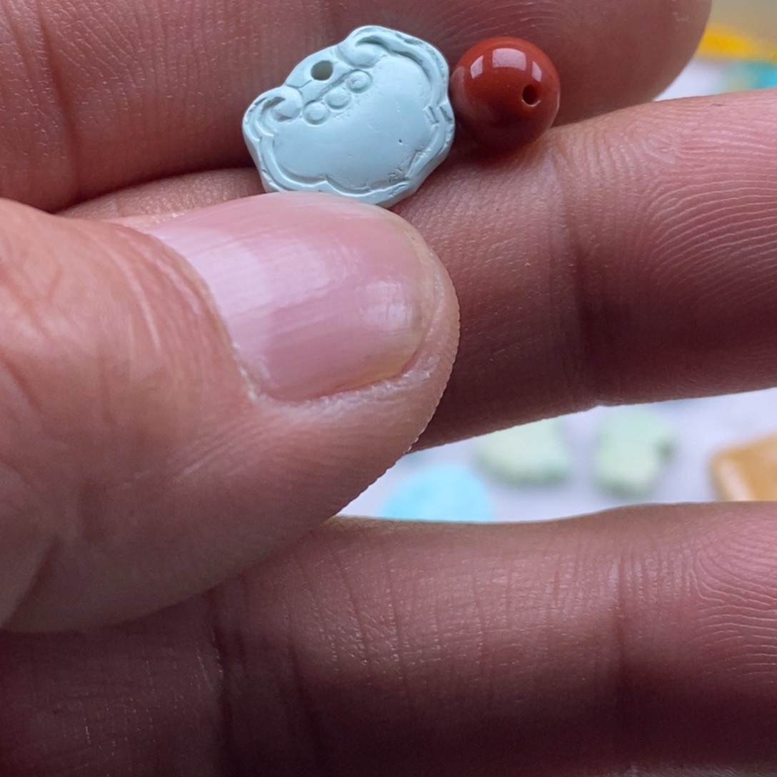 锦****南红玛瑙未镶嵌珠宝半成品