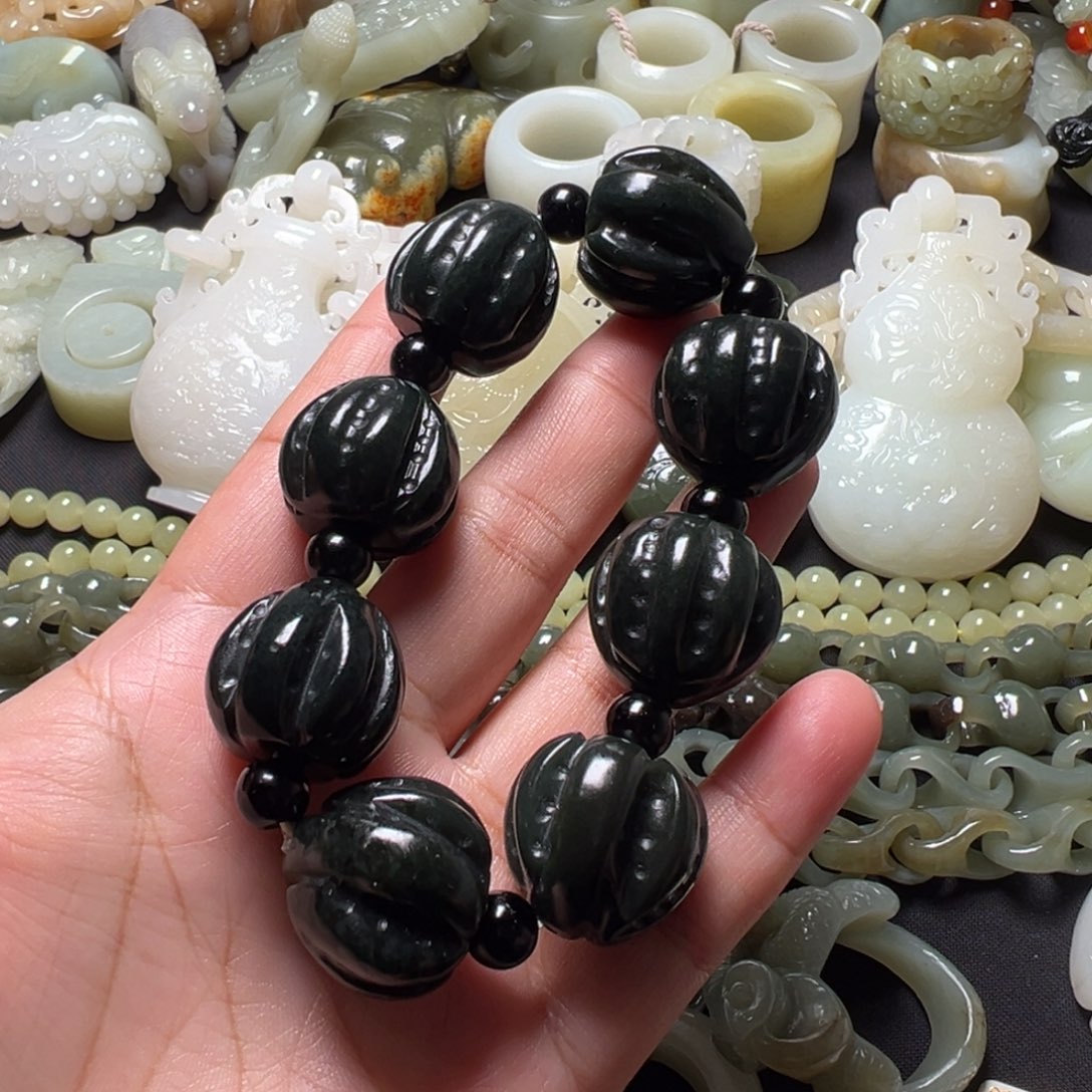 用***2和田玉未镶嵌颈饰