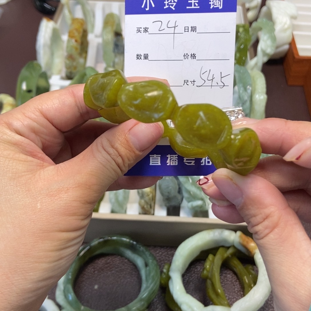 蛇纹石玉手镯未镶嵌