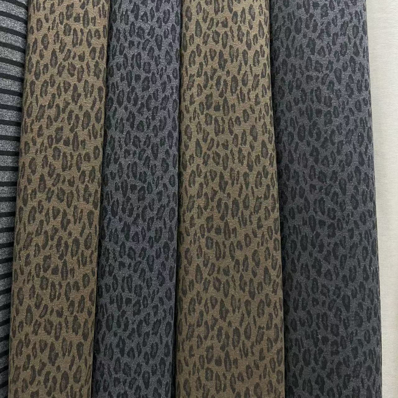 加绒豹纹水洗羊毛做各种版型裤子面料