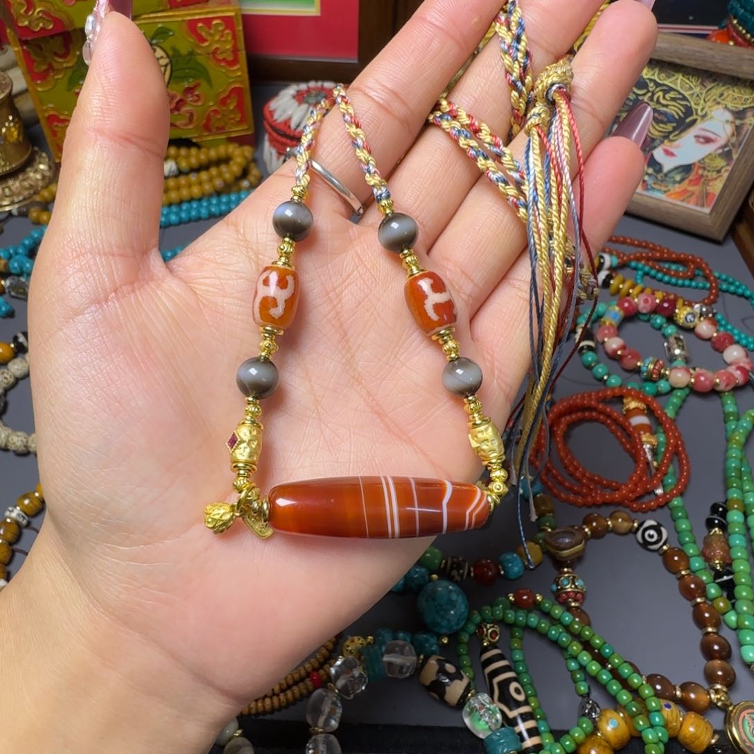 琉璃手工艺品吊坠的专心致志吊坠