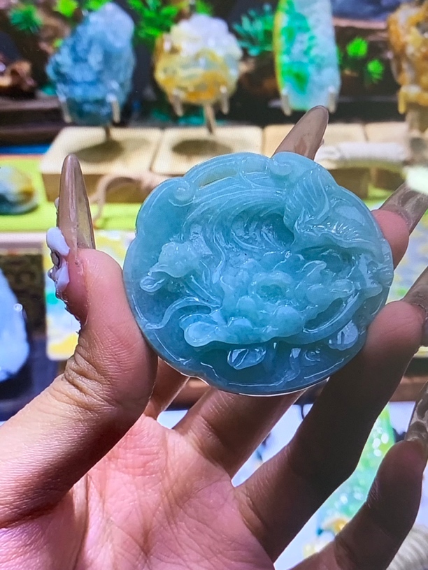 翡翠挂件一物一证毛货抛光