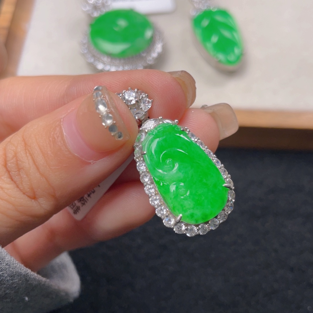 翡翠颈饰银S925镶嵌j j k k k