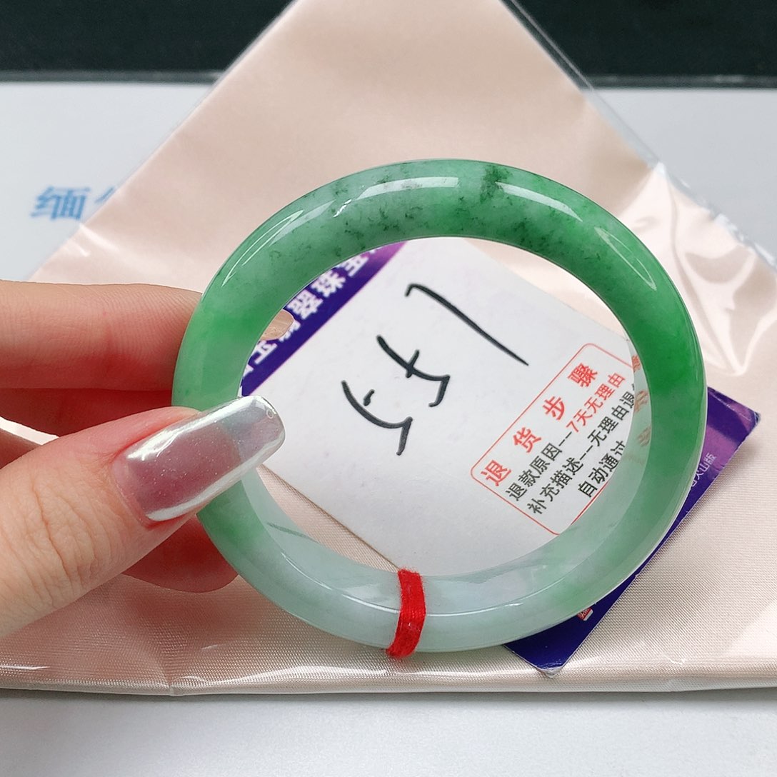 翡翠手镯未镶嵌翡翠手镯