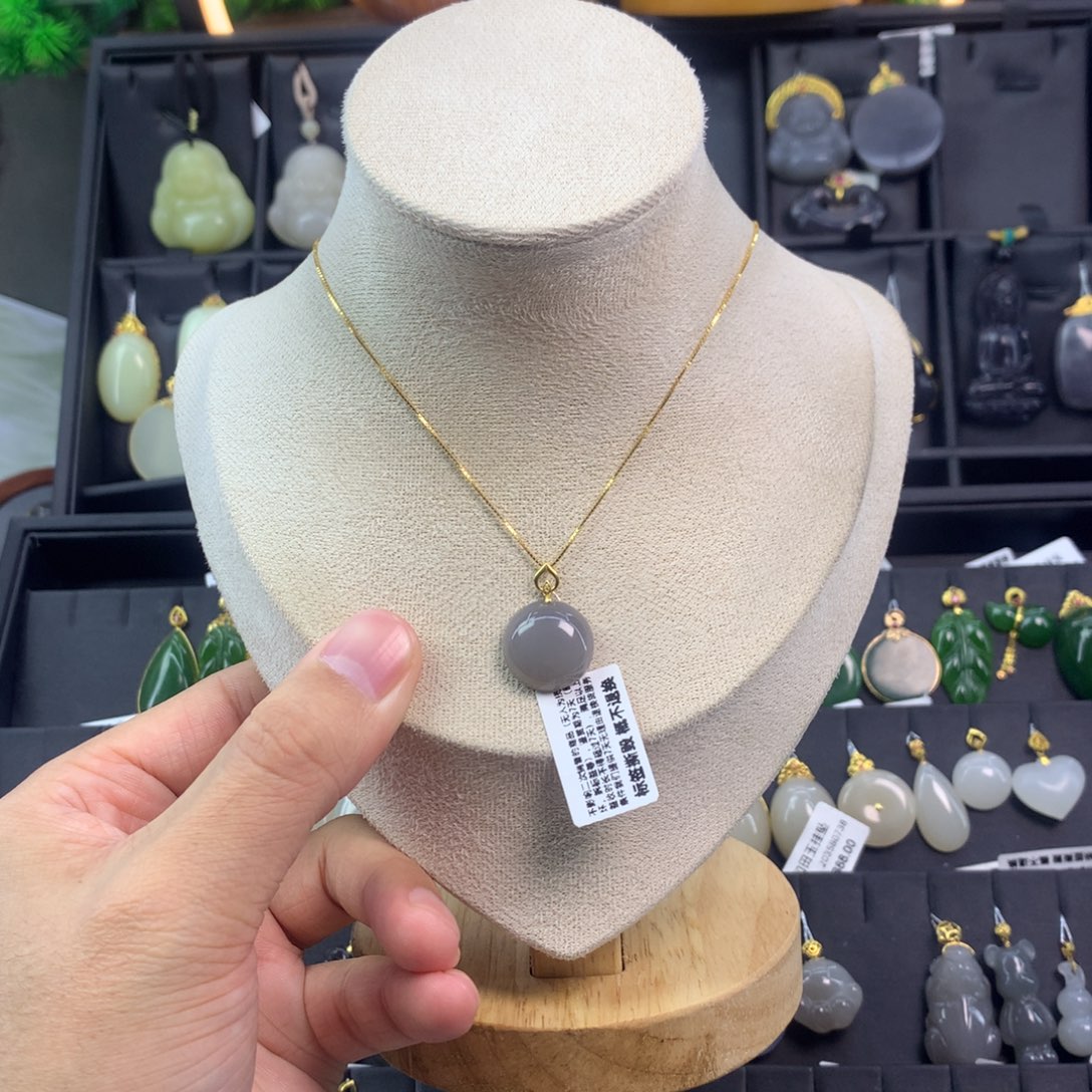 和田玉吊坠18K金镶嵌