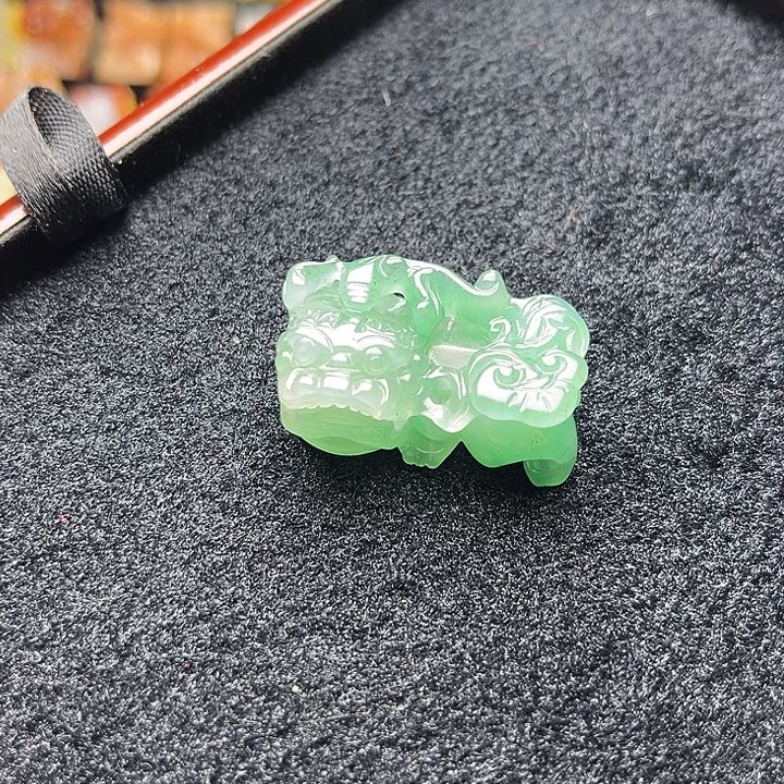 石英质玉（黄龙玉）颈饰未镶嵌