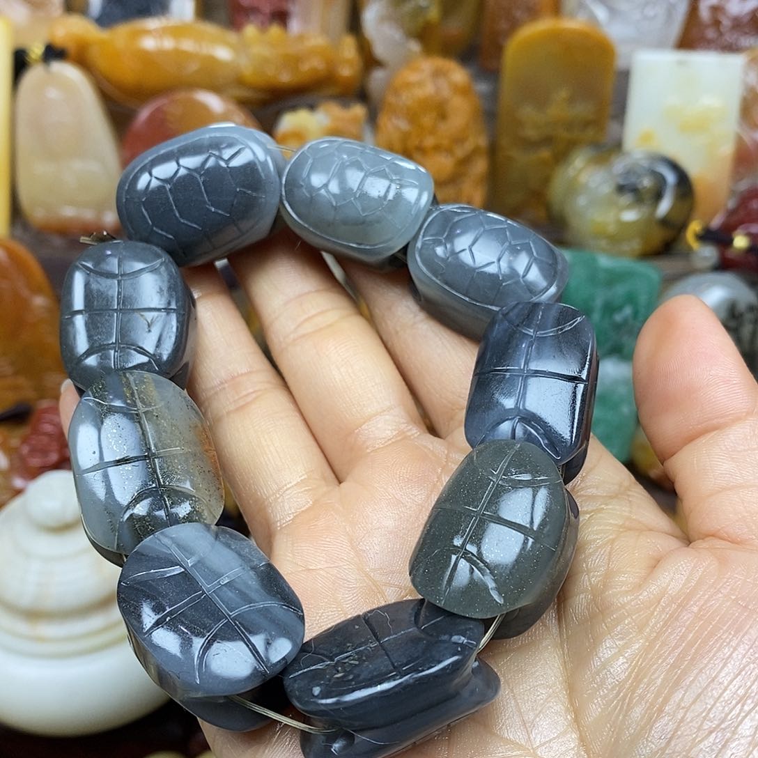 石英质玉（黄龙玉）颈饰未镶嵌