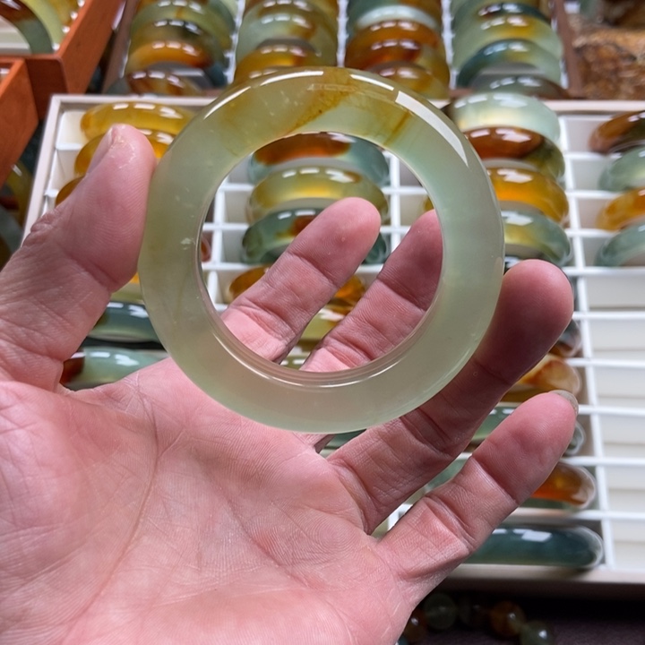 月***白蛇纹石玉未镶嵌手镯