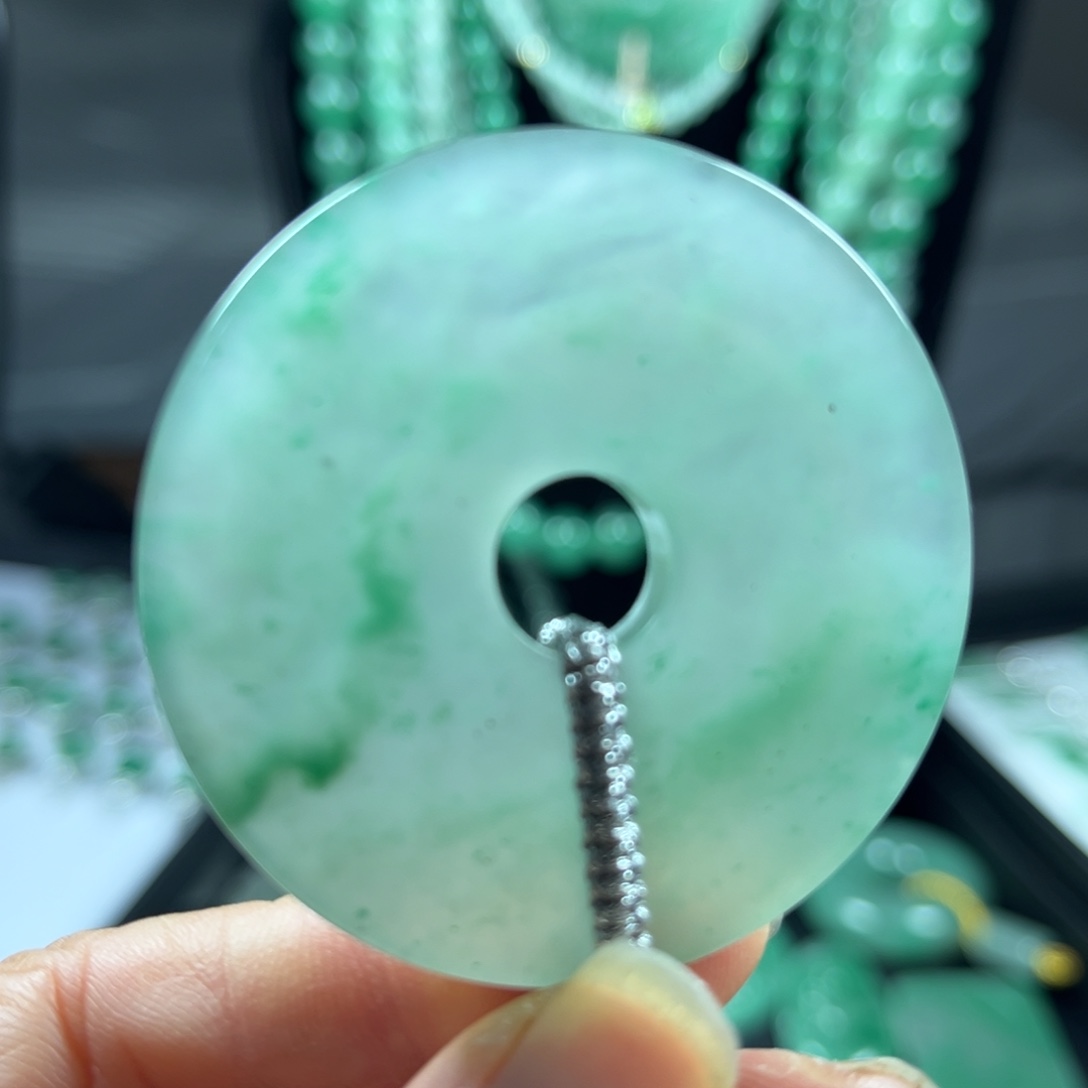 石英质玉吊坠(不含链)合金