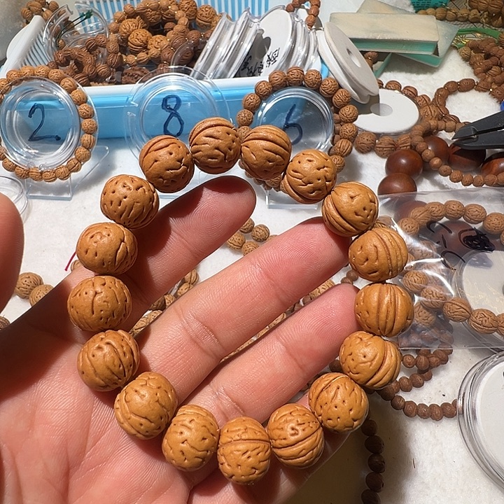 c***c手串制作工艺精湛