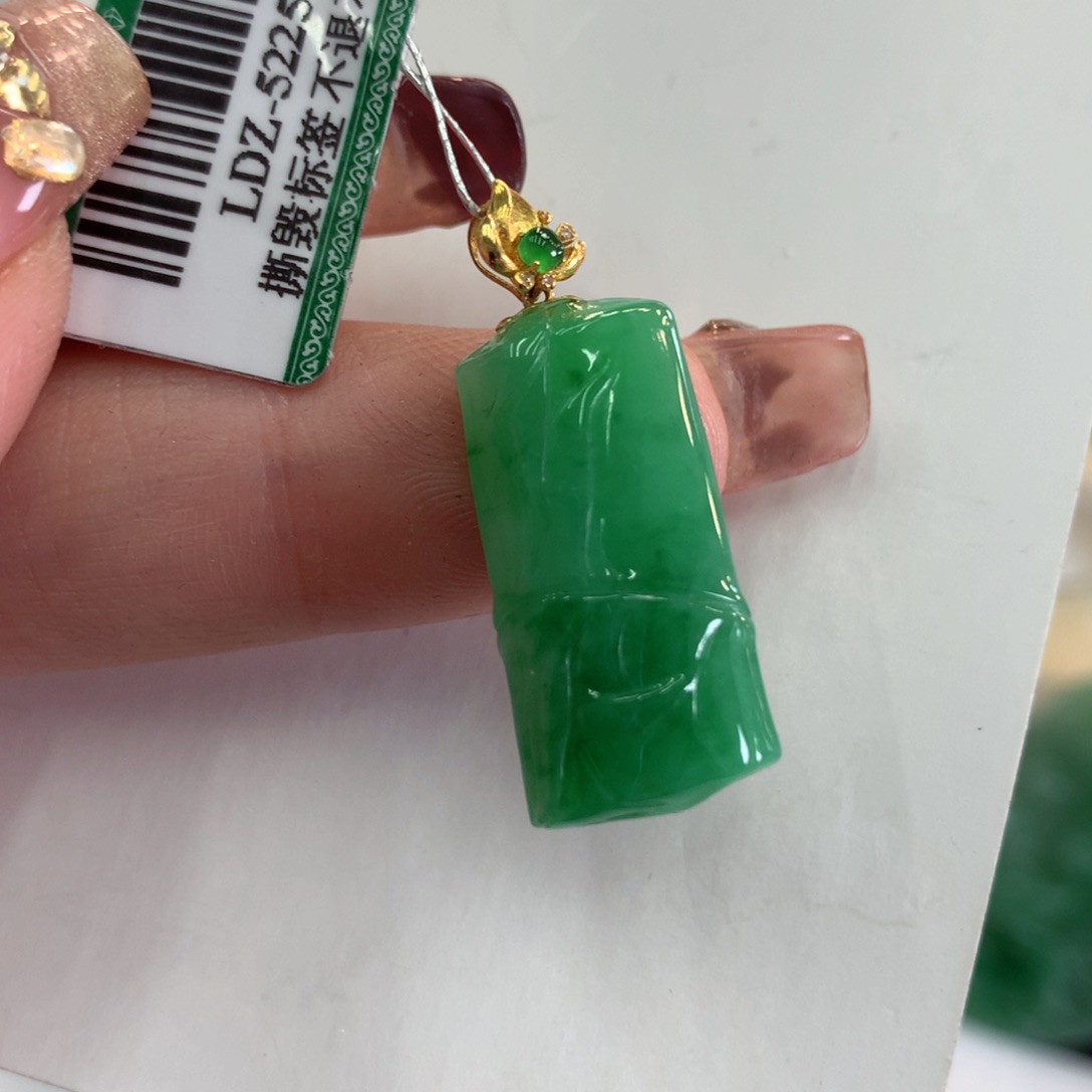 翡翠吊坠(不含链)18K金镶嵌