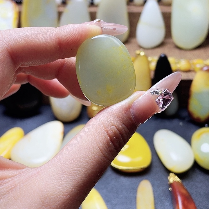 和田玉颈饰足银镶嵌