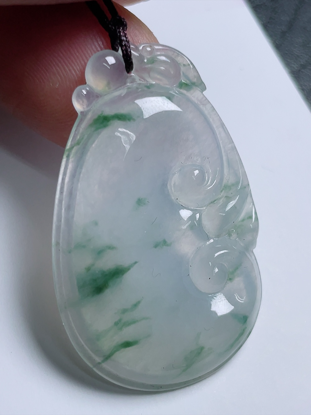 （缅甸翡翠A货）完美冰种飘花如意吊坠（尺寸41-26.3-4.2）