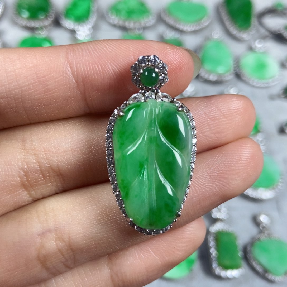 颈饰未镶嵌翡翠叶子