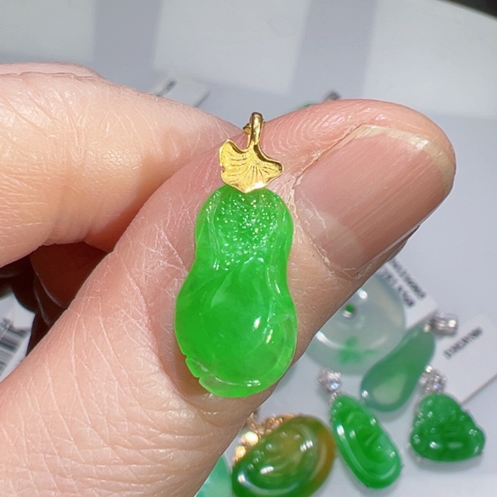 颈饰18K金镶嵌翡翠