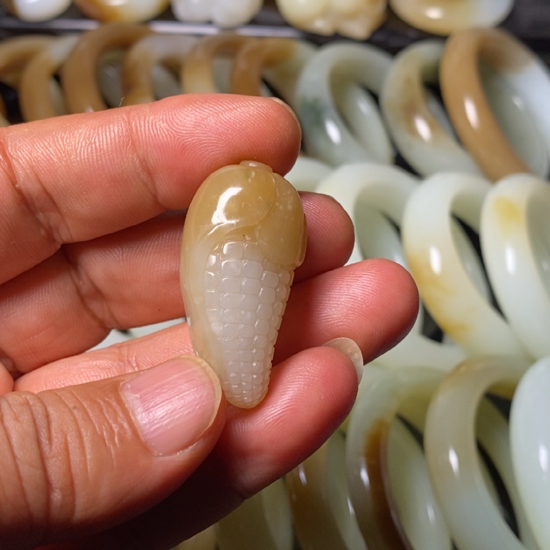 *****和田玉（糖玉）未镶嵌颈饰