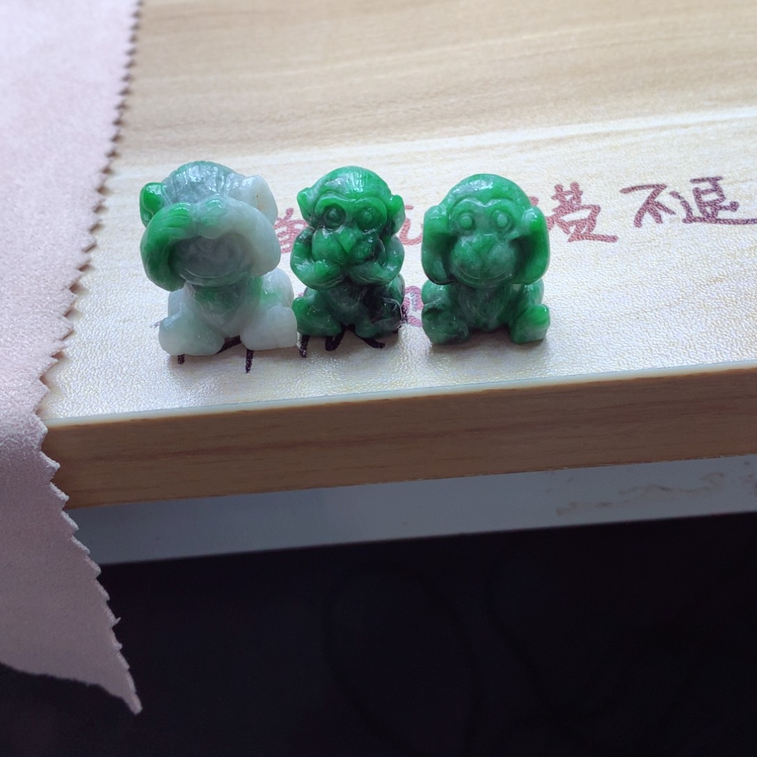 翡翠颈饰未镶嵌吊坠