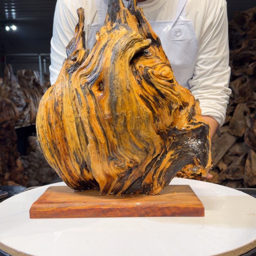 永***6木王一刀琥珀木摆件90