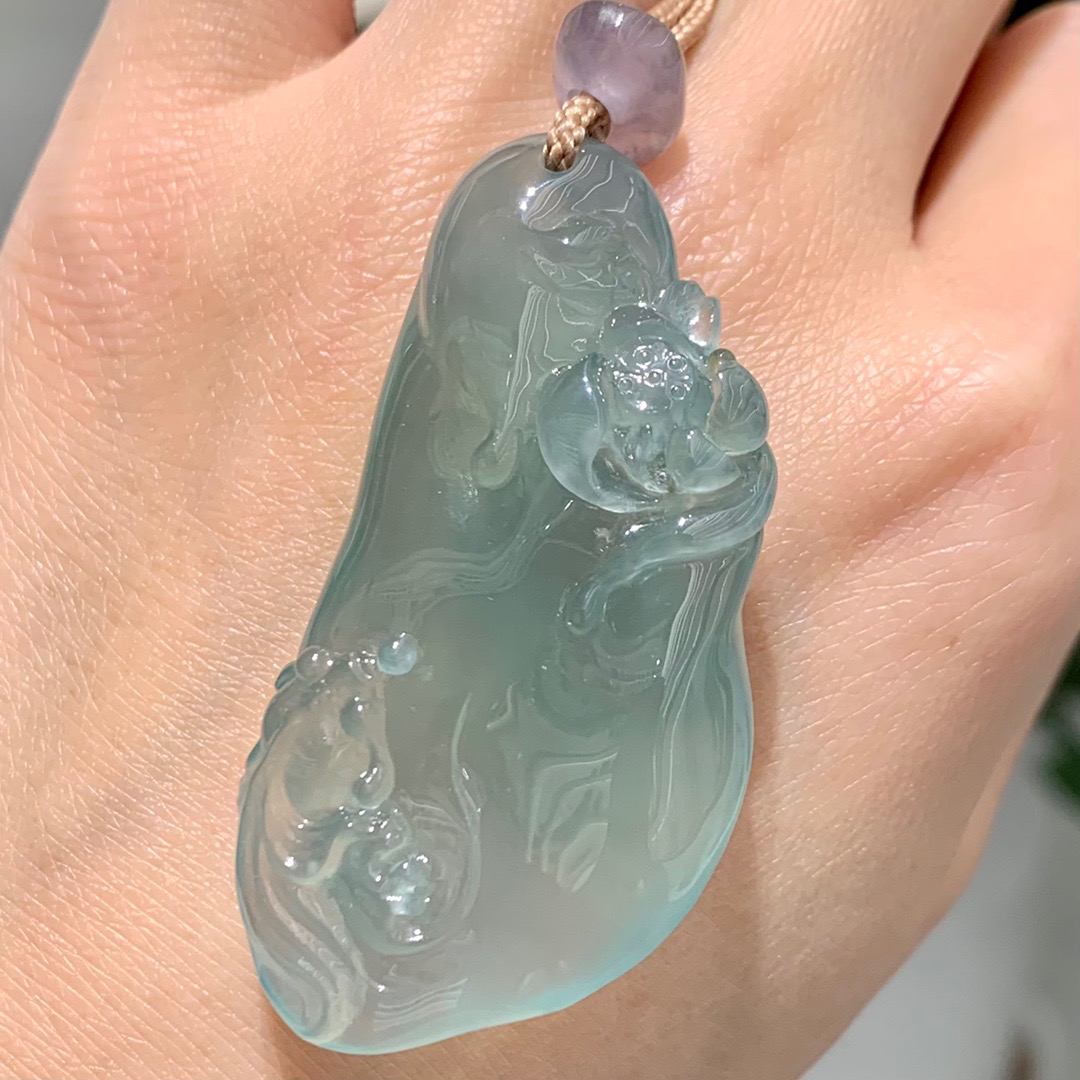 翡翠庄家“万物”年年有余和和美美吊坠