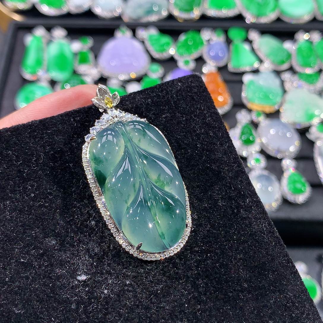 翡翠18K金镶嵌颈饰