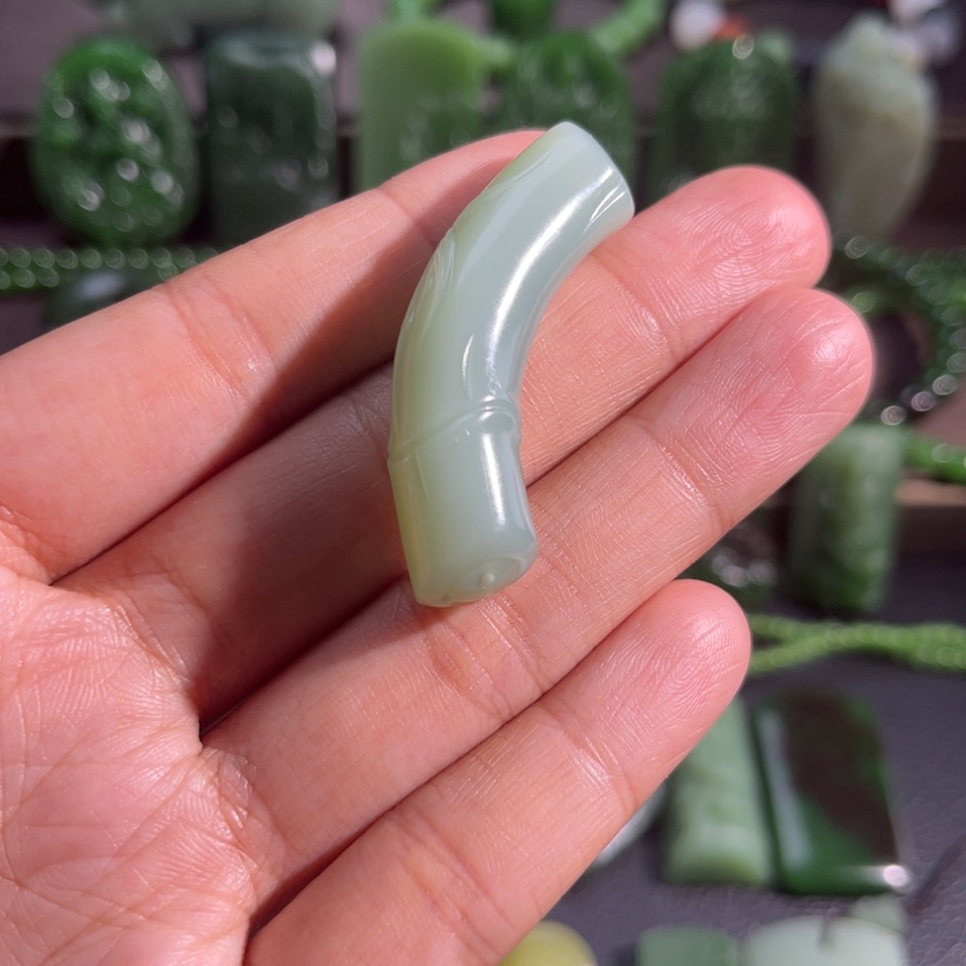 和田玉颈饰未镶嵌定制