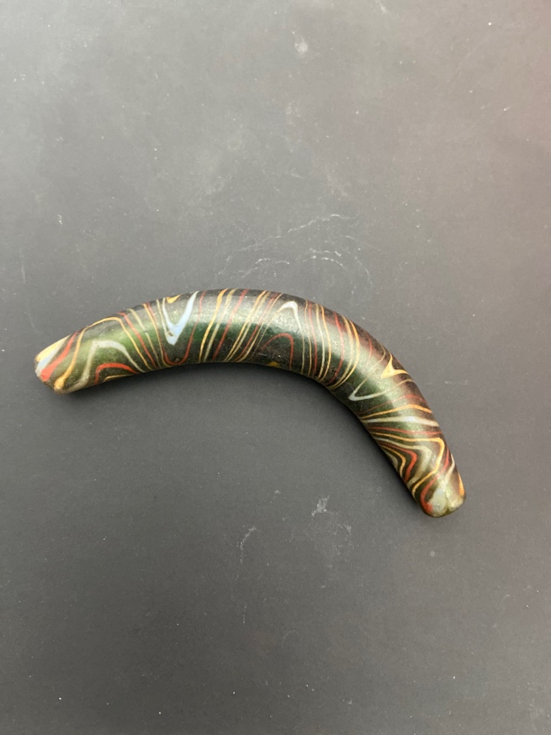 如图所示精美配饰