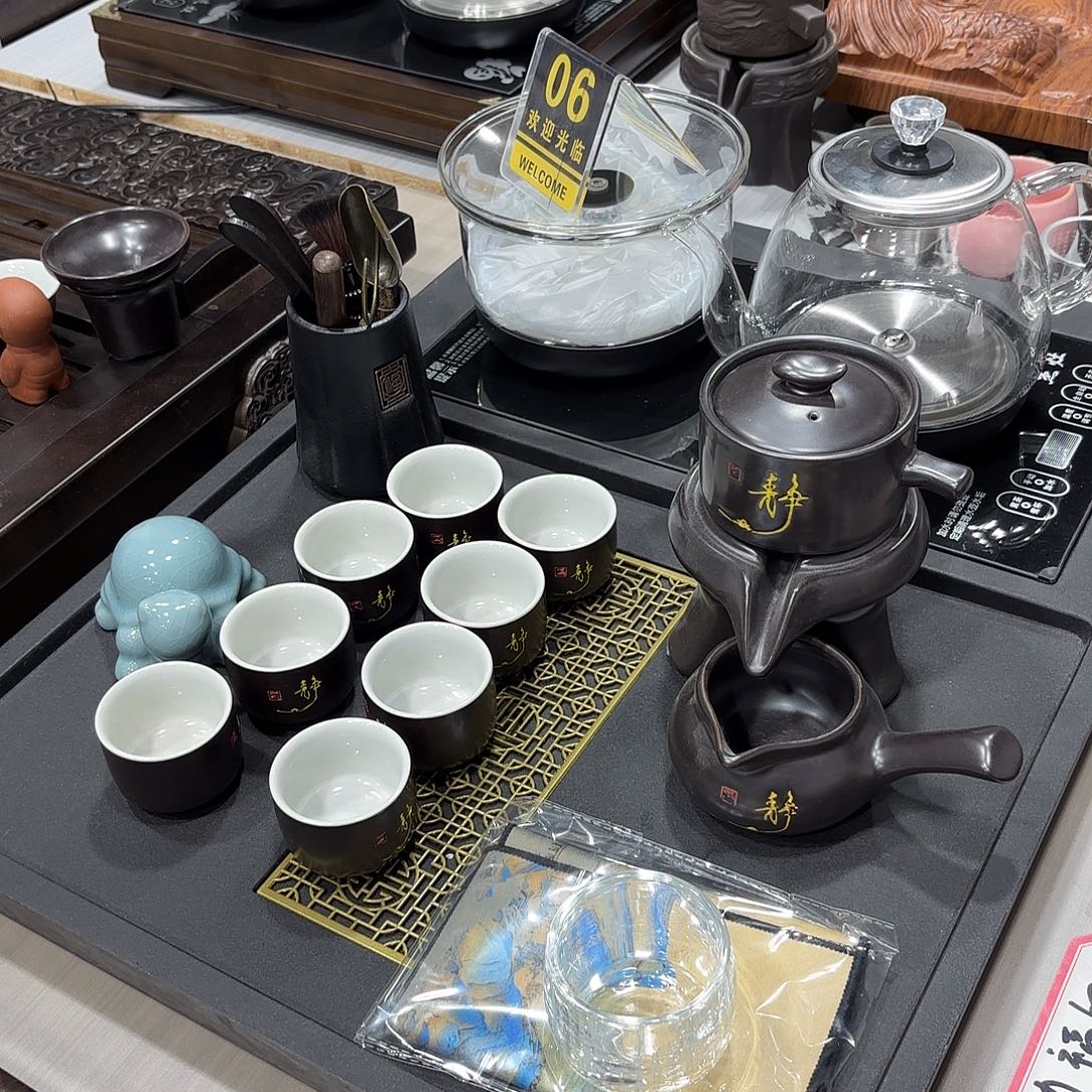 25748858969068968998779