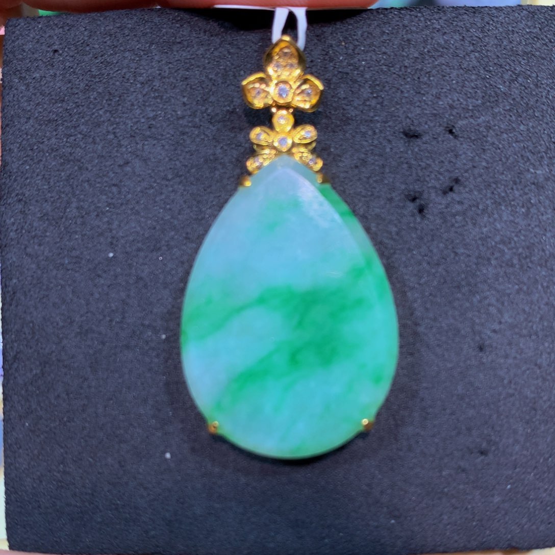 翡翠18K金镶嵌颈饰翡翠