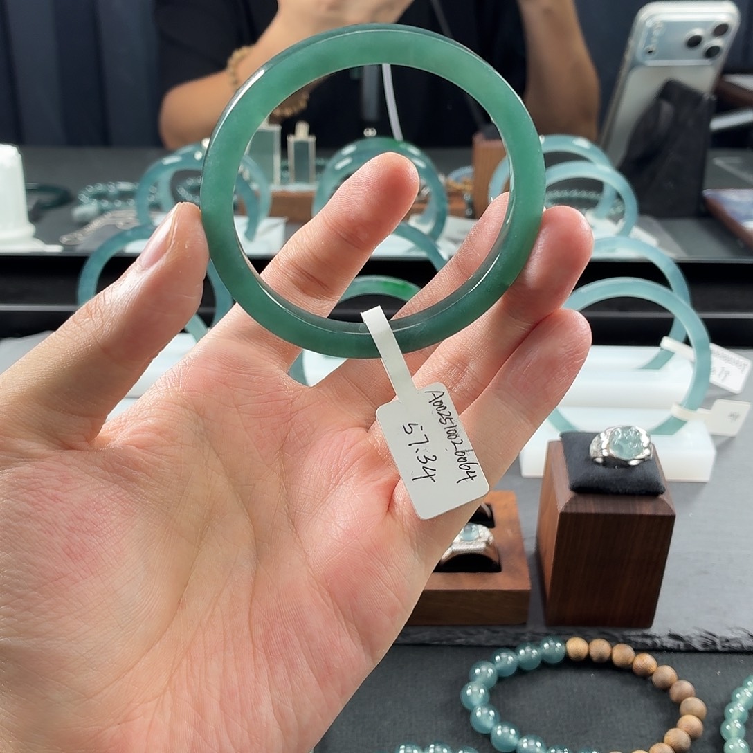 浩***浩翡翠未镶嵌手镯57.34