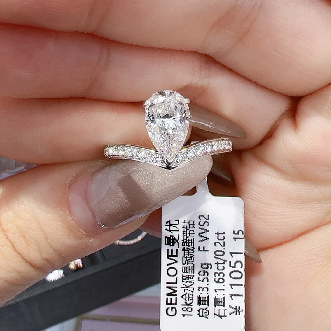 实验室培育钻石18K金镶嵌