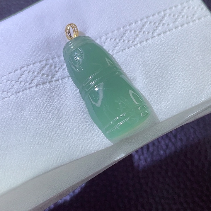 翡翠颈饰18K金镶嵌翡翠