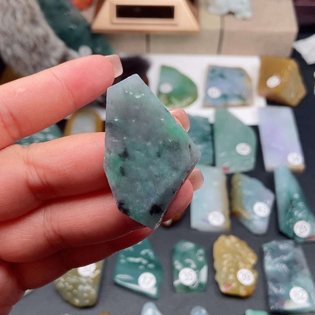 翡翠颈饰未镶嵌翡翠