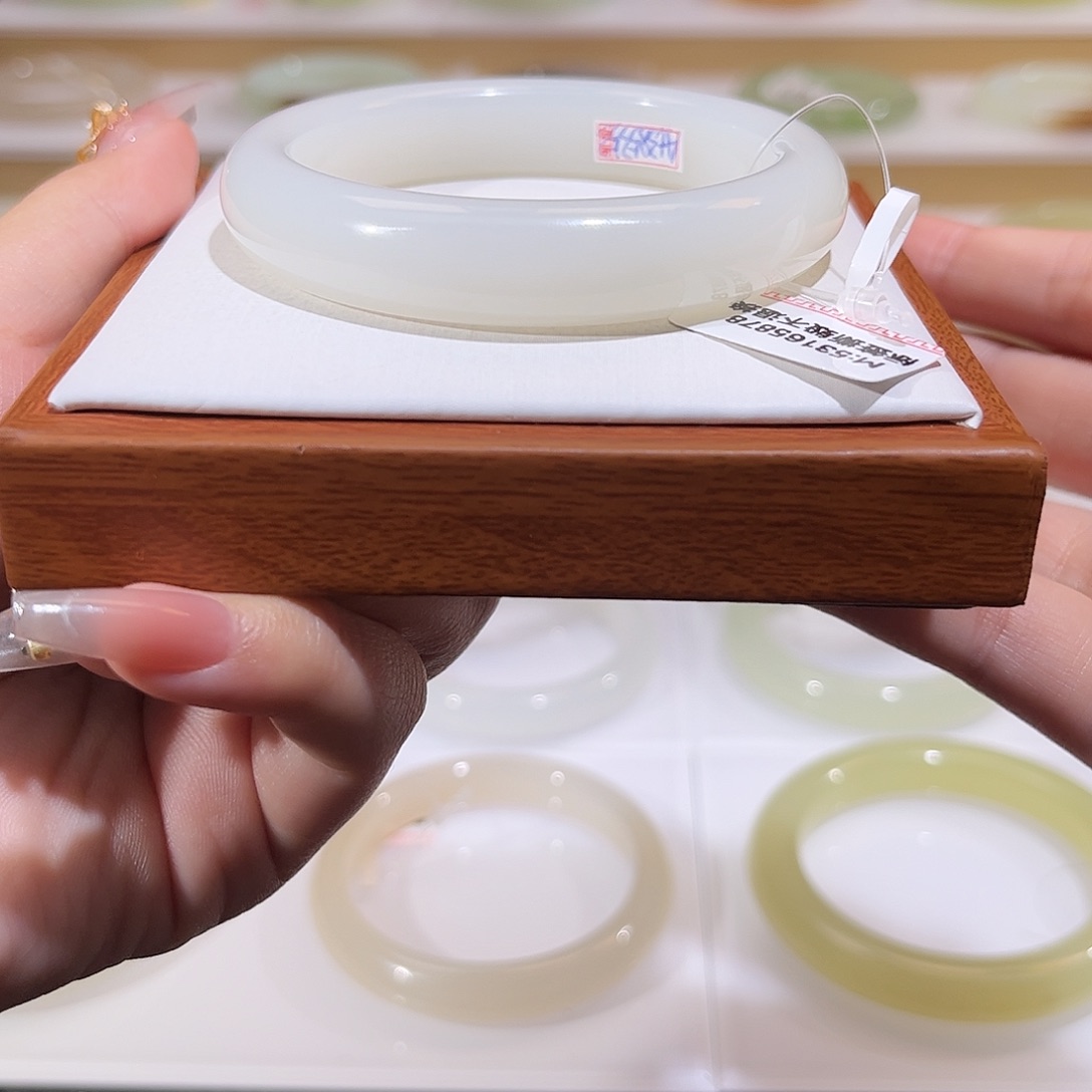 和田玉未镶嵌手镯白玉