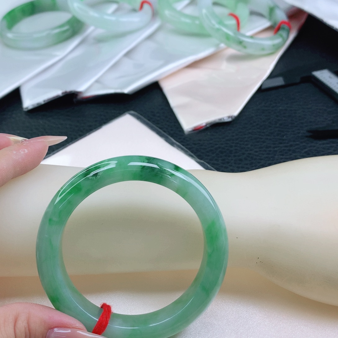 翡翠手镯未镶嵌梦*?54正圈