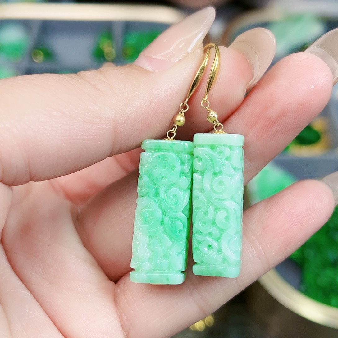 翡翠颈饰18K金镶嵌耳饰