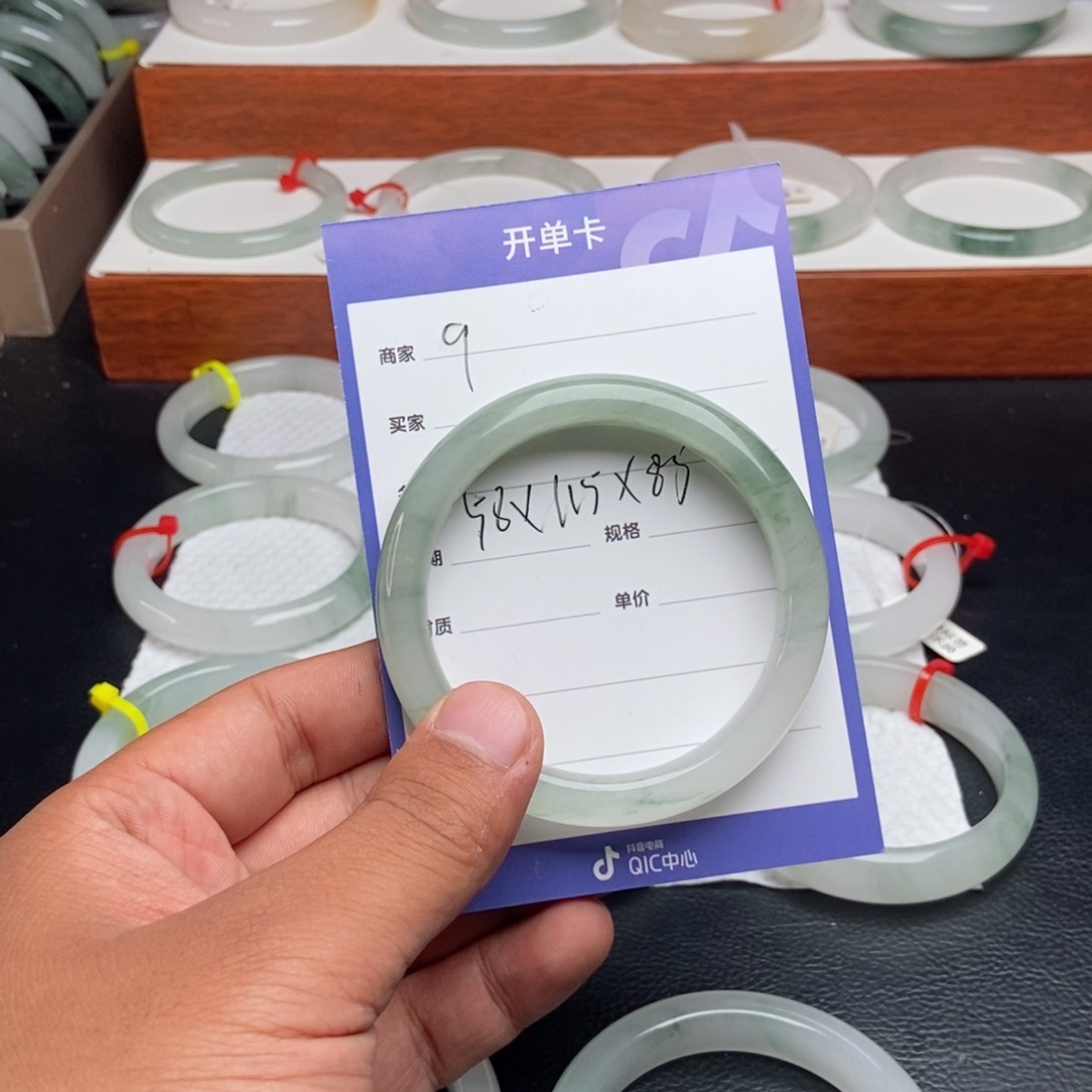 石英质玉手镯未镶嵌青****荷9