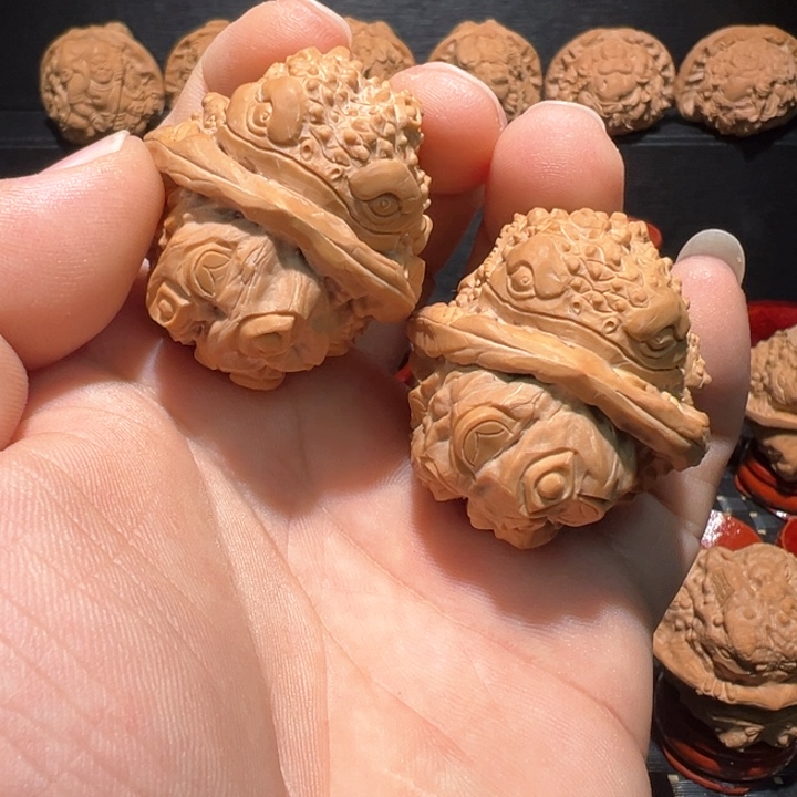 文玩核桃把件金蟾纳财