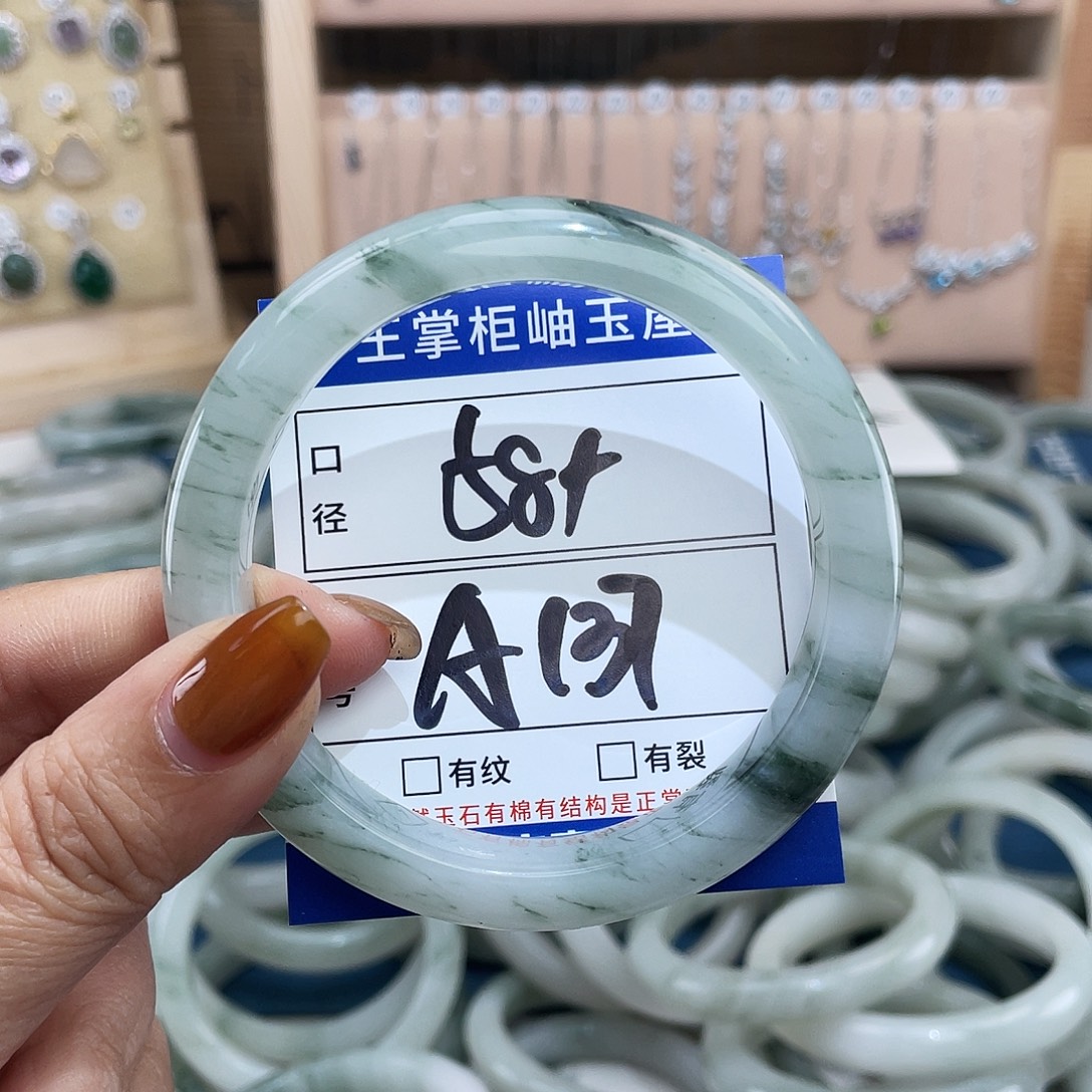石英质玉未镶嵌颈饰