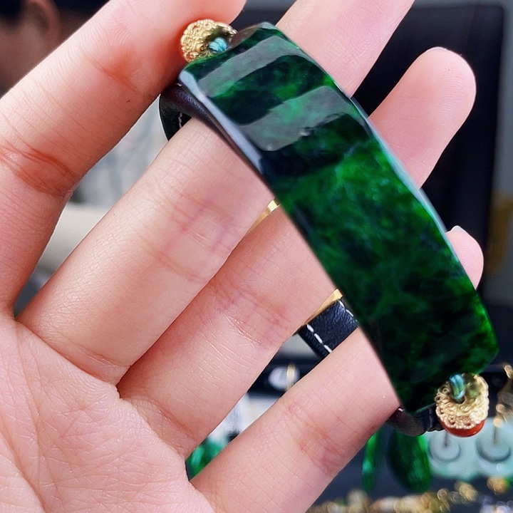 翡翠手镯未镶嵌饰品