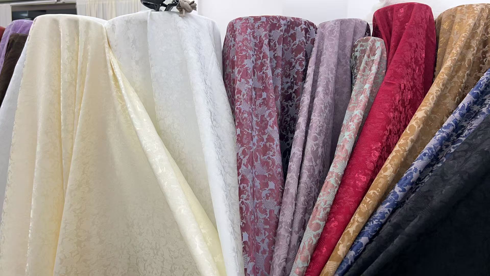 (两米价)夏款植物四精角萝面料