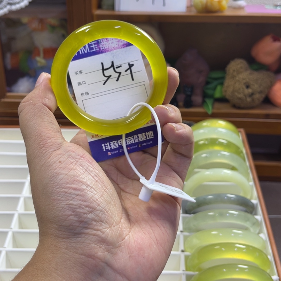 蛇纹石玉未镶嵌手镯400
