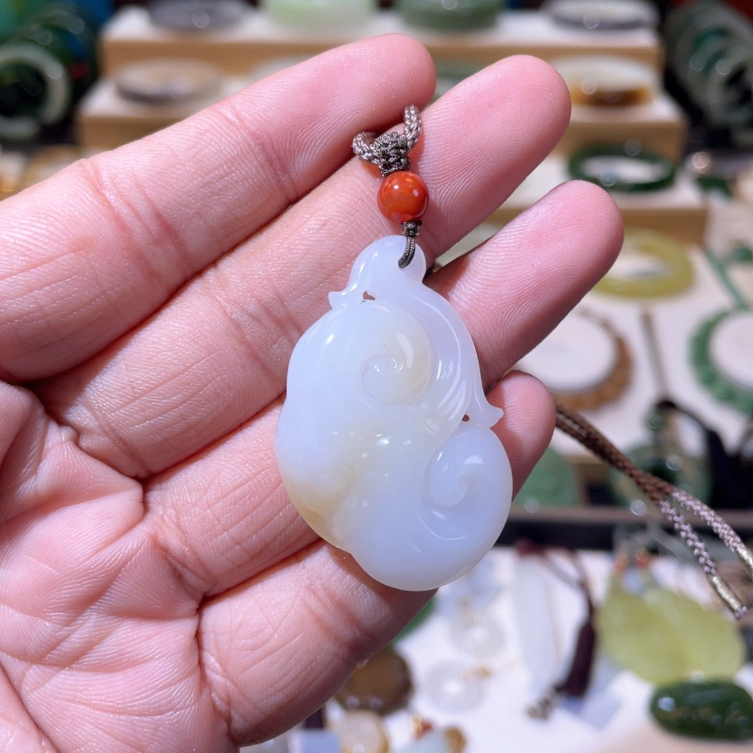 和田玉高品糖白如意吊坠未镶嵌