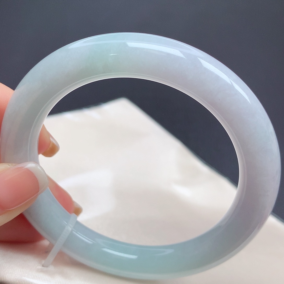 翡翠手镯（圆镯）未镶嵌57.5圈口