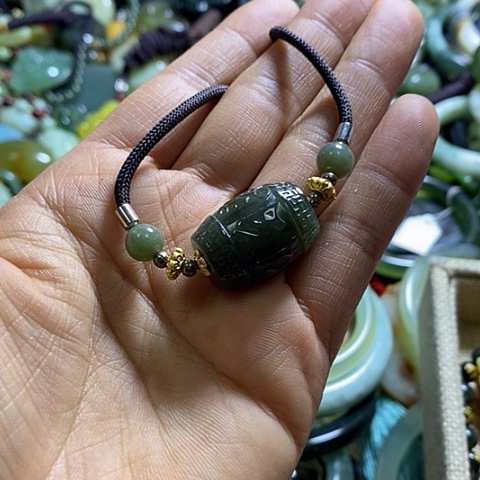 和田玉颈饰未镶嵌