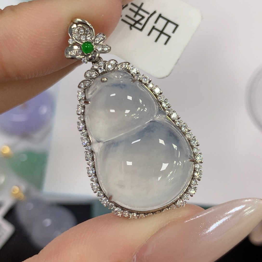 颈饰18K金镶嵌翡翠