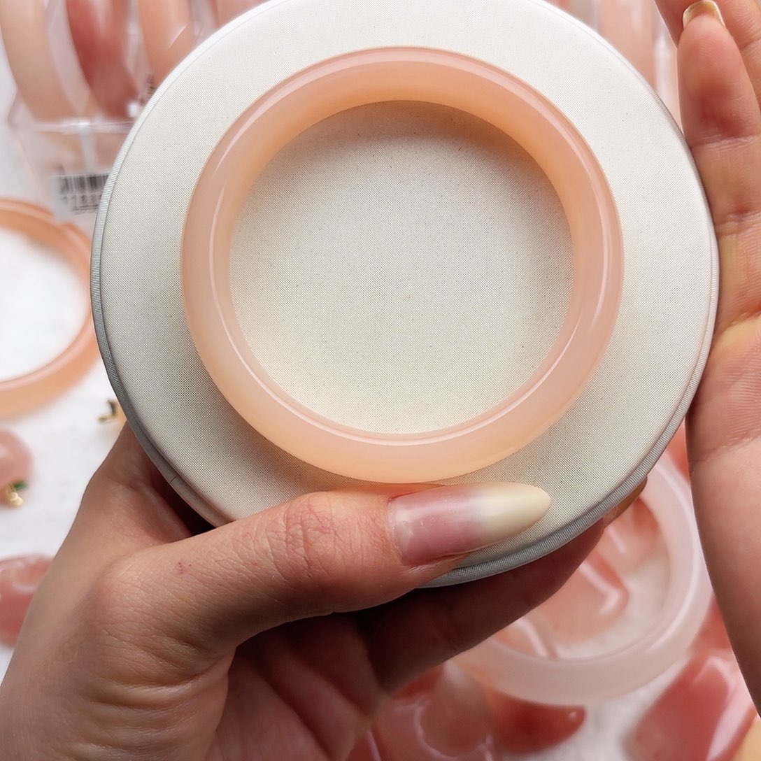 石英质玉手镯未镶嵌56.57