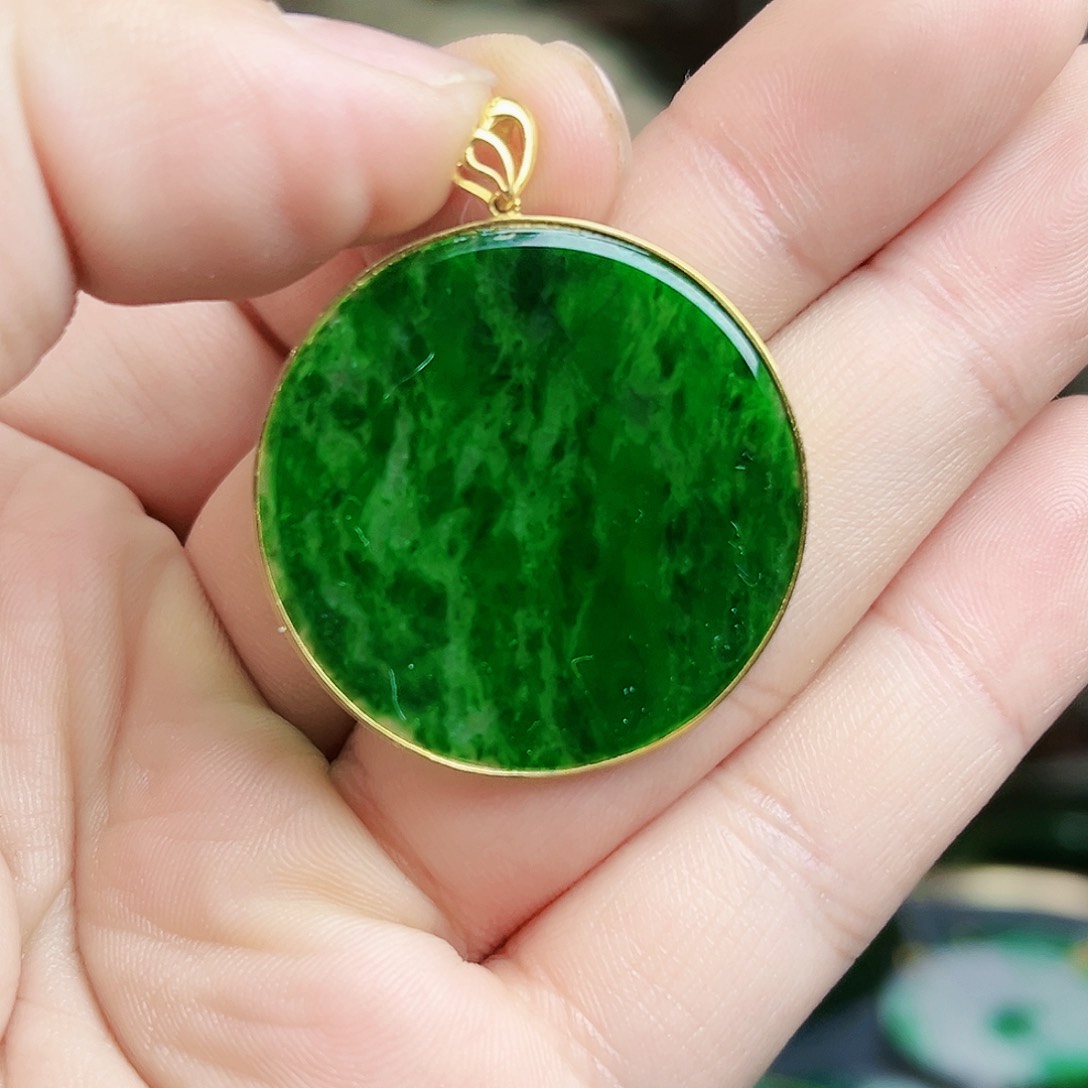 翡翠颈饰18K金镶嵌吊坠