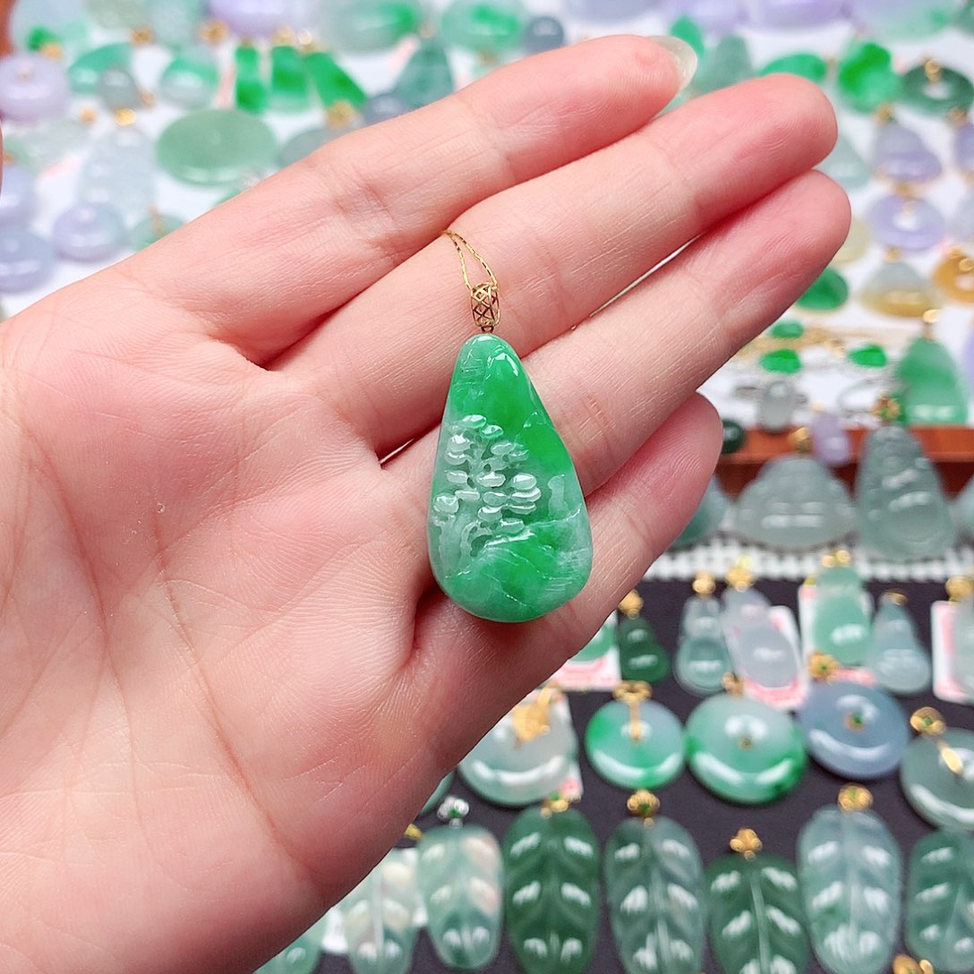 翡翠18K金镶嵌颈饰天然翡翠A货