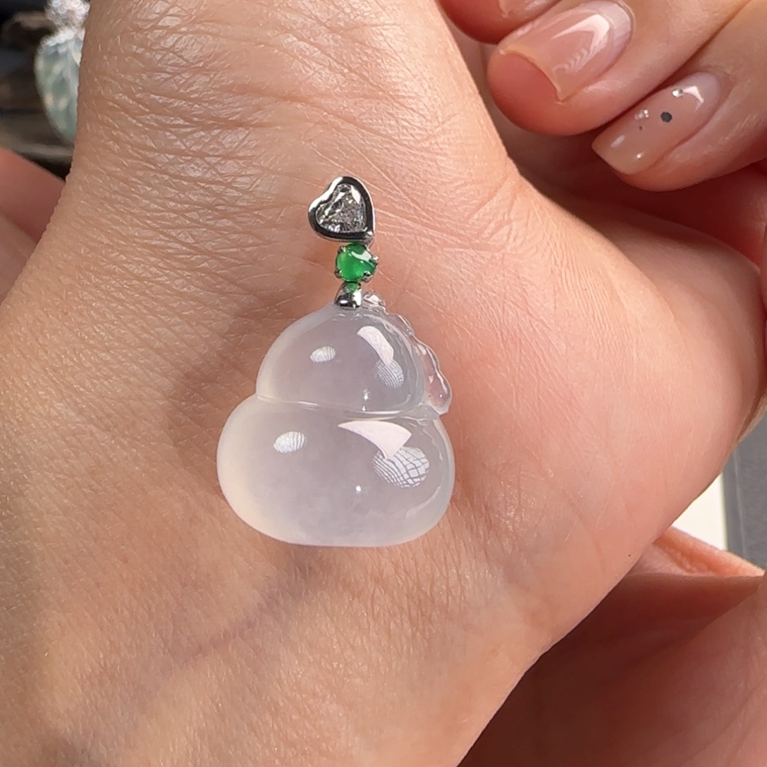 翡翠18K金镶嵌颈饰立体白冰葫芦